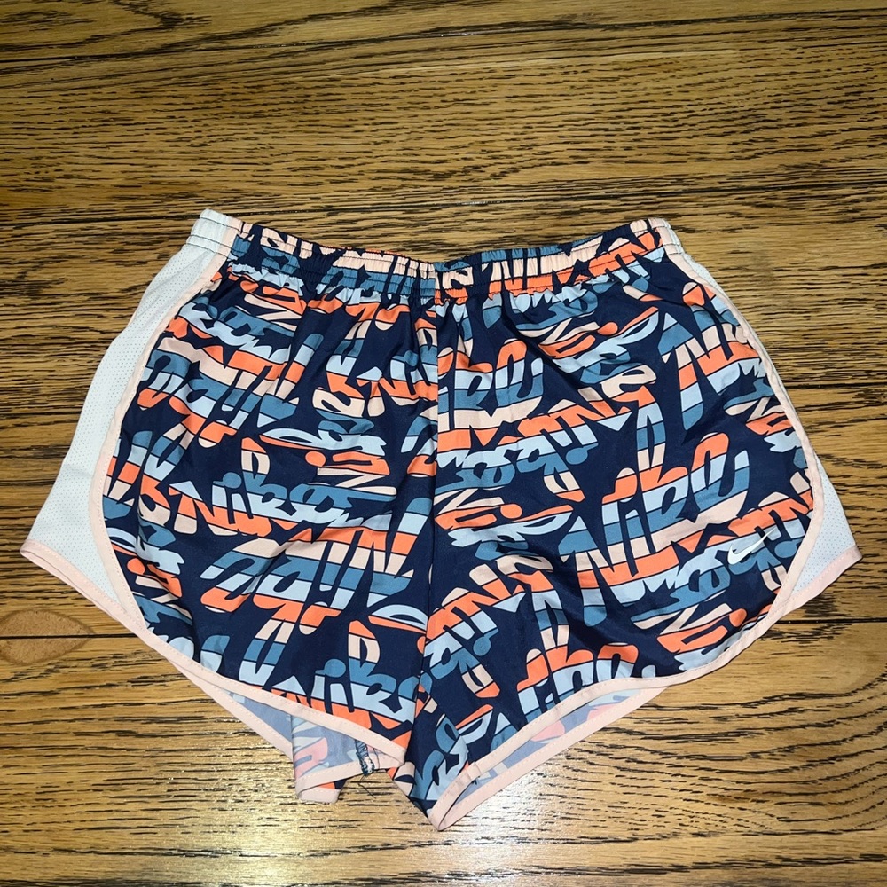 Girls 10 NIKE shorts
